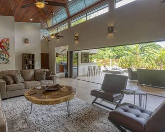 Large group rental - 2 new houses side by side steps from beach, bars, dining! - Dominical - Living room