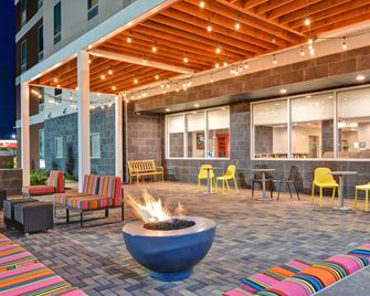 Home2 Suites by Hilton La Porte - La Porte - Binnenhof