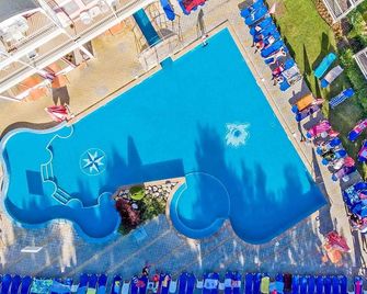 隆宮薩 - 式酒店 - 陽光海灘 - 陽光海灘 - 游泳池