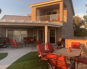 Riverfront Ruby Red Home With Private Dock - Laughlin - Patio