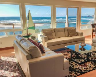 Breathtaking Bay And Ocean Views! - Tillamook - Soggiorno