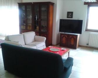 Appartamento in villa Virginia fino a 10 ospiti - Mondragone - Soggiorno