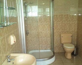 Owoods Annex Hotel - Embu - Habitación