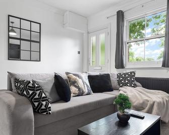 The Luxury Hogwarts retreat! Perfect for Harry Potter World Watford & Central London - Watford - Living room