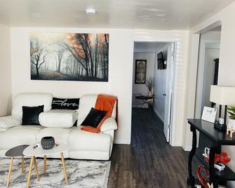 Appalachian Lofts - Fiddlers Roost - Galax - Living room