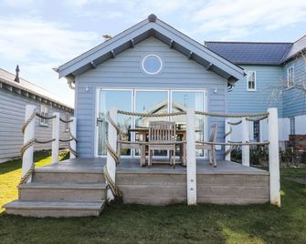 Sea Dog, Filey - Filey - Building