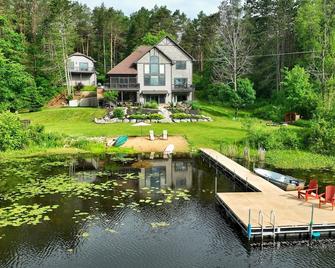 Lakefront Lodge-65 Acres-Private Lake / Gourmet Kitchen / Game Room 5 of 5 - Big Rapids - Outdoors view