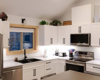 The Alpine Cabin - Valemount - Cocina