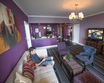 Royal Orchid Hotel Guam - Tamuning - Olohuone