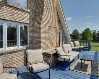 Spacious McMinnville Vacation Home with Gas Grill! - McMinnville - Patio