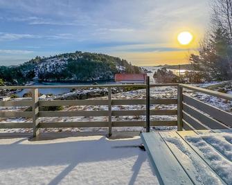 Three-Bedroom Holiday Home In Farsund - Farsund - Balkong