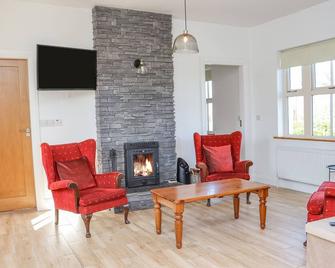 An Teachain, Pet Friendly, With A Garden In Adamstown, County Wexford - Enniscorthy - Living room