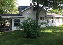 Lake Front Cottage On Iyopawa Island Golf Course - Coldwater - Edificio