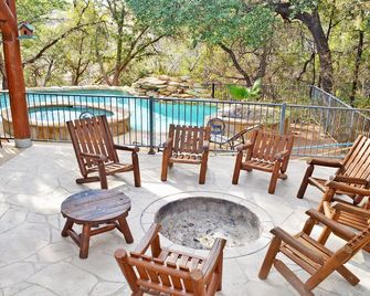 Lost Moose: Secluded retreat near Lake LBJ - Kingsland - Balcony