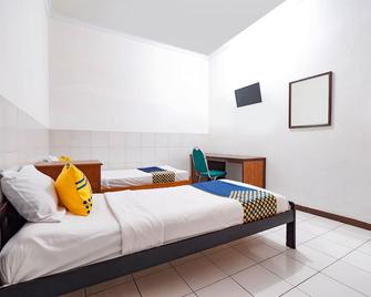Spot On 2865 Sartika Inn Pati - Pati - Habitación