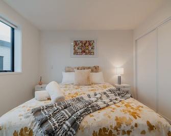 Madhouse Comfort - 2-BR Haven on Tuam Street - Christchurch - Sovrum