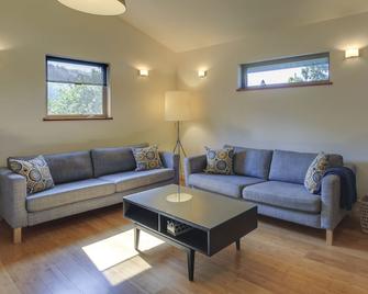 Modern White Salmon Apartment, Steps From Town - White Salmon - Living room
