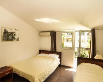 Mijovic Apartments - Budva - Bedroom