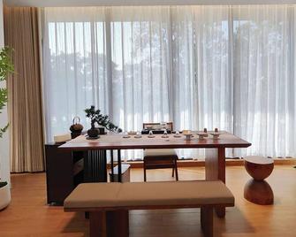 Ming Shanshui Retreat - פוז'ו - חדר אוכל