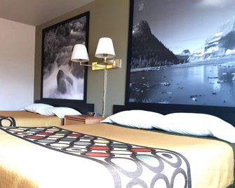 Super 8 by Wyndham Hamilton - Hamilton - Habitación