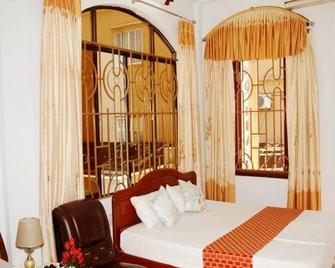 Phong Nha Hotel - Hue - Bedroom