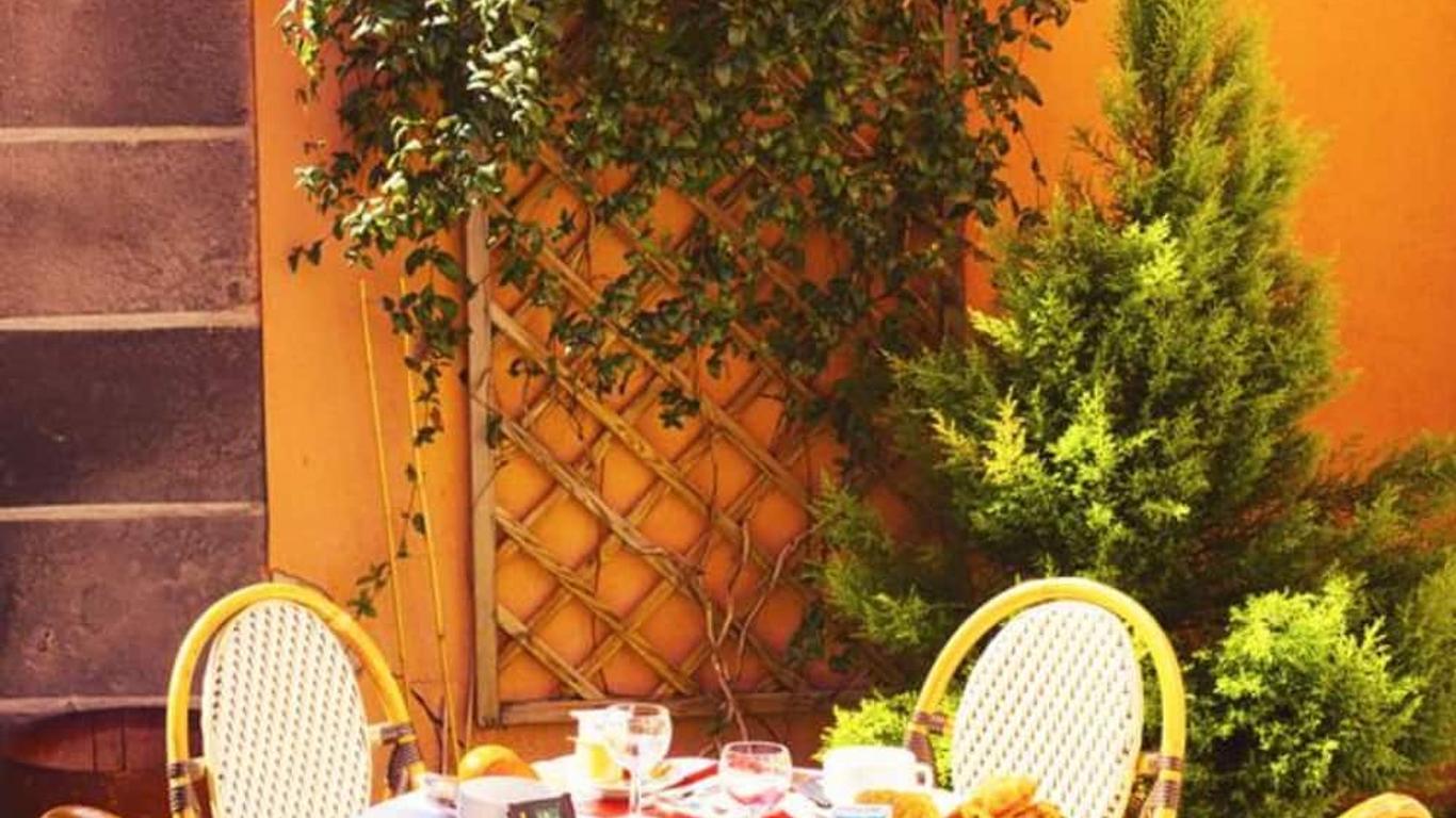 The Old Hotel Ravel Centre