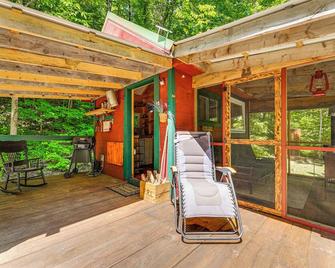 Solar-Powered Brandon Studio Cabin Hiking Access - Brandon - Patio