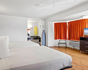 Carlsbad Village Inn - Carlsbad - Bedroom