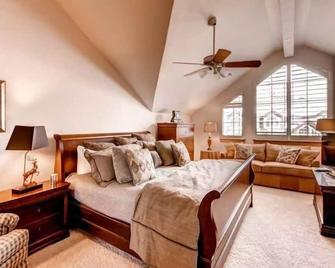 Ski, in Ski out 3 Bedroom Vacation Condo with Resort Amenities - Beaver Creek - Bedroom