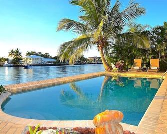 By The Sea Vacation Villas 3 Bed Waterfront/ Pool Exclusive Bermuda Riviera Location - Fort Lauderdale - Piscina