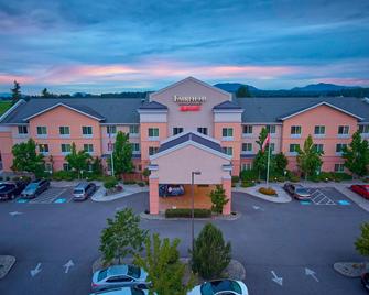 Fairfield Inn & Suites by Marriott Burlington - Burlington - Gebouw