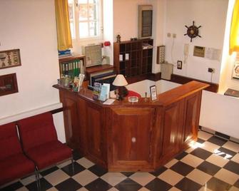 Valhalla Panorama - the old Residencial Pina - Funchal - Front desk