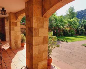 Picos de Europa Suites and Rooms - Turieno - Patio