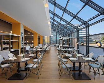 Orange Megastructure - Surat - Restaurang