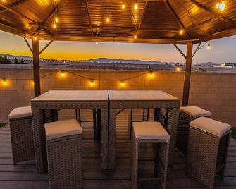 1900 Sqft House W/25ft Heated Pool/Spa- Strip View - Henderson - Patio