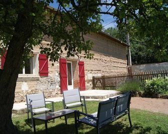 Gite De Magneux - Saint-Germain-Laval - Patio