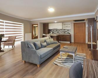 Balturk House Hotel - İzmit - Living room