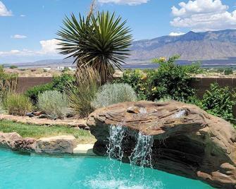 #1 Best Views! Huge, Luxury Contemporary Home + Heated Pool - Rio Rancho