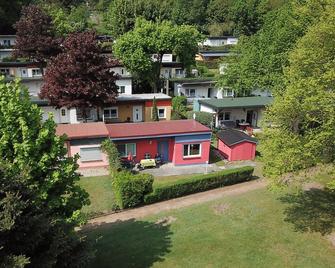Vacation home in a quiet location, 100 m to the lake - Schwarz - Edificio
