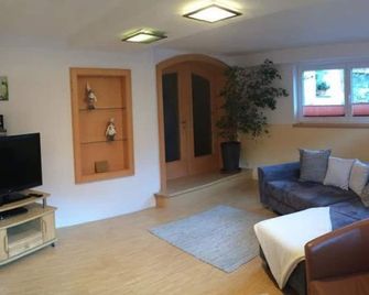 Familienferienwohnung Manuela Scherer - Neukirchen am Grossvenediger - Huiskamer