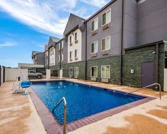Quality Inn Laredo - Nuevo Laredo - Laredo - Piscina