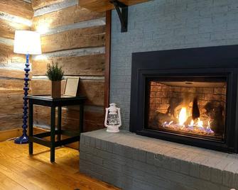 Stumphouse Cabin near Stumphouse Mtn Bike Park~Pet's Welcome! No cleaning fees! - Mountain Rest - Room amenity