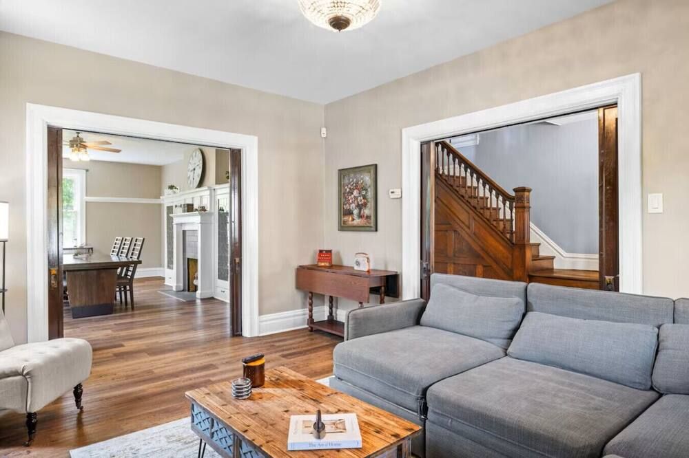 Mount Washington| Hot Tub + Deck | 6br |sleeps 16 - Pittsburgh - Sala de estar