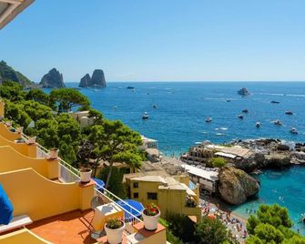 فندق فيبر أمبسادور - كابري - شرفة