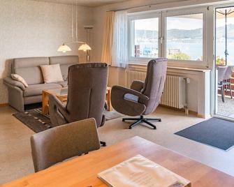 Apartment '4, 64qm' with Private Terrace, Shared Garden and Wi-Fi - Bodman-Ludwigshafen - Wohnzimmer