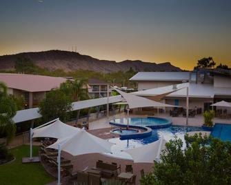 Crowne Plaza Alice Springs Lasseters - Alice Springs - Piscina