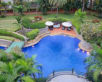 Angsana Oasis Spa & Resort - Bangalore - Piscina