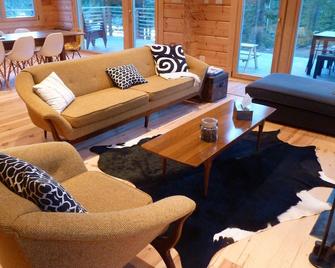 Luxurious wooden square cottage on lake - Saint-Alexis-des-Monts - Soggiorno