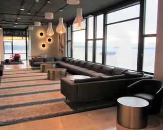 Best Downtown Location ~ Balcony, Full Water Views ~ A Block to Pike Pl Market - Seattle - Lounge