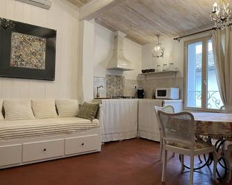 Charmant studio en centre-ville de L'Isle-sur-la-Sorgue - L'Isle-sur-la-Sorgue - Cocina